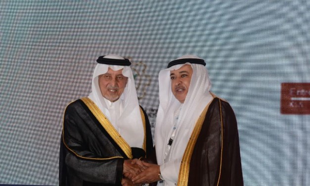 الامير خالد الفيصل يكرم STC لرعايتها منتدى جدة الاقتصادي