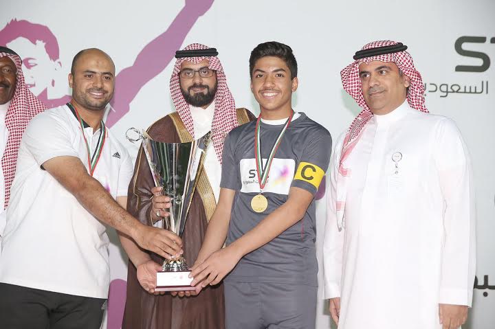 مدارس نجد بطل دوري المدارس بالتعاون مع أكاديميات مانشستر الريال