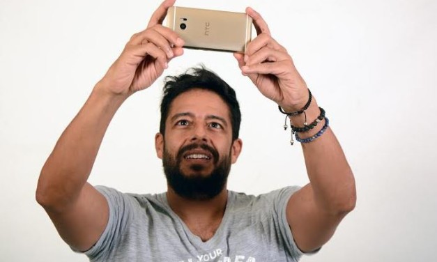 HTC تهدي “القوة العاشرة” للنجم محمد حماقي