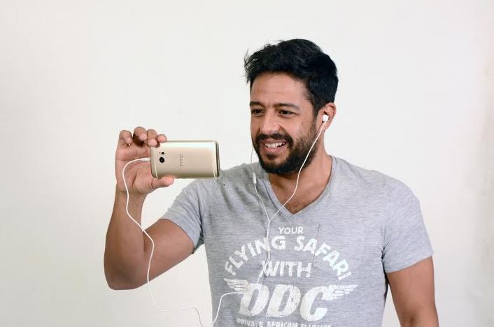 HTC تهدي “القوة العاشرة” للنجم محمد حماقي