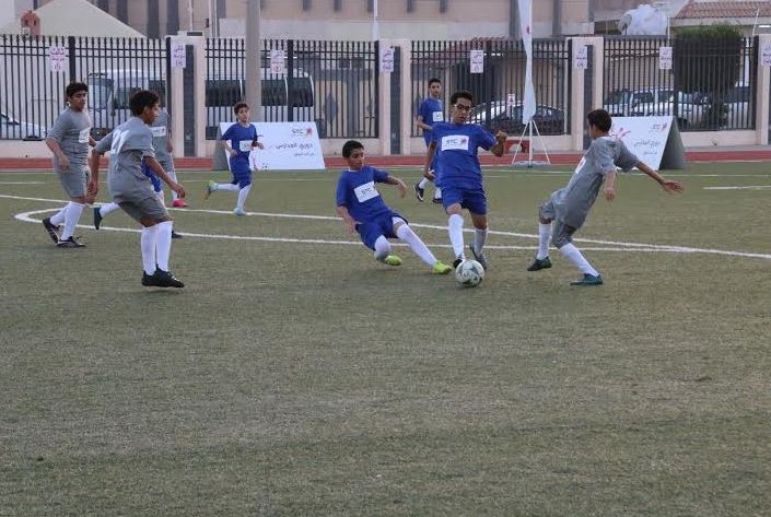 40 طالباً يفوزون برحلة للتدريب من STC بأكاديميات مدريد ومانشستر يونايتد