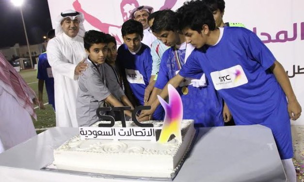 40 طالباً يفوزون برحلة للتدريب من STC بأكاديميات مدريد ومانشستر يونايتد