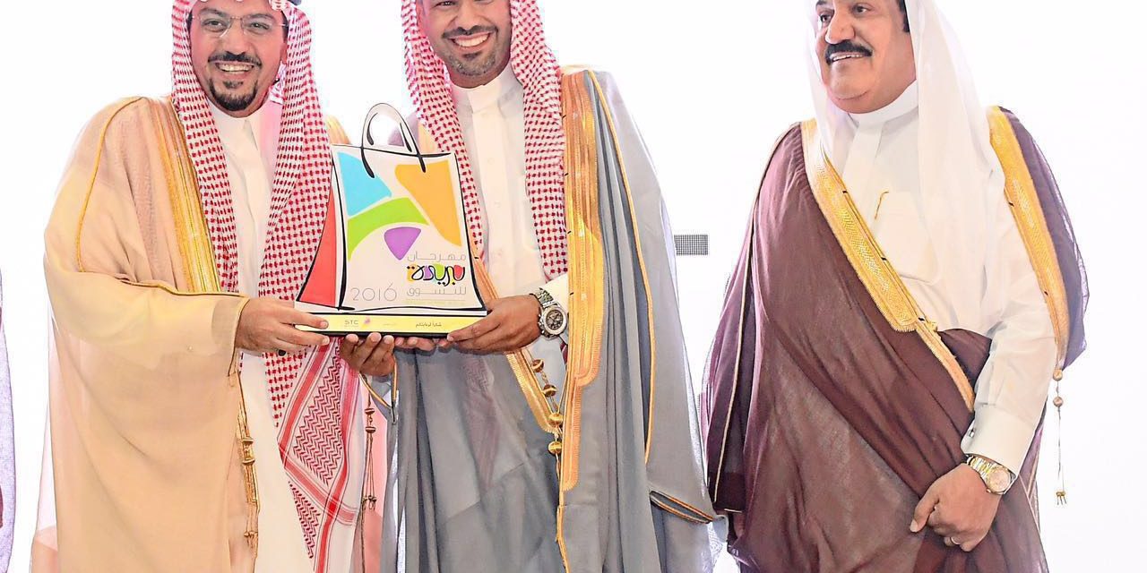 أمير القصيم يكرم الاتصالات السعودية لرعايتها مهرجان بريدة للتسوق
