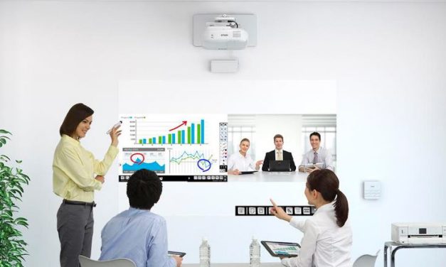 Epson تبتكر أجهزة إسقاط تجارية خاصة بقاعات الاجتماعات