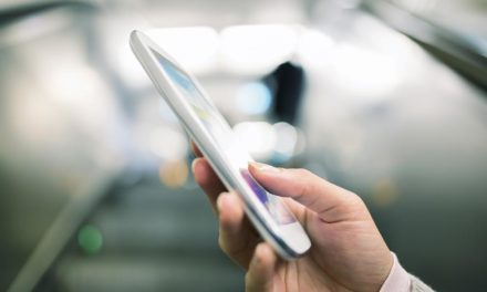 عشق المسافرين السعوديين للهواتف الذكية يقود الطلب للمزيد