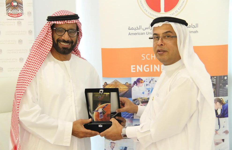 الجامعة الأمريكية في رأس الخيمة ووكالة الإمارات للفضاء توقعان اتفاقية شراكة