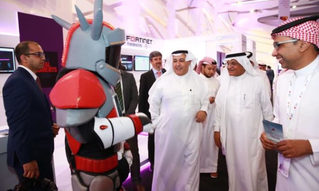 السويل يفتتح معرض مستقبل التكنولوجيا الرقمية من تنظيم STC