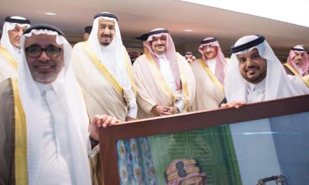 STC تقدم هدية تذكارية لخادم الحرمين الشريفين