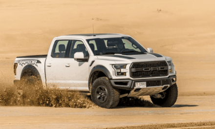 فورد F-150 رابتر 2017 يأتي بنظام قيادة بحسب التضاريس جديد كلياً معزّز بعلبة نقل حركة متطورة تجمع بين مزايا الدفع الرباعي والدفع بكامل العجلات