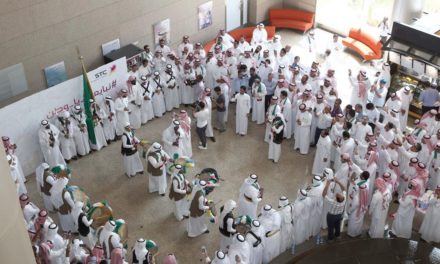 منسوبي STC يحتفون في يوم الوطن بالعرضة السعودية