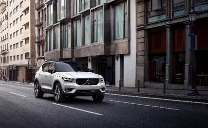 “XC40” الجديدة تستكمل تشكيلة “فولفو” العالمية في قطاع السيارات المتعددة الاستخدامات الفاخرة السريع النمو