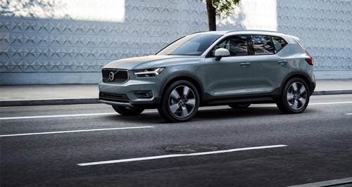 “فولفو للسيارات” تعلن نهاية الفوضى داخل السيارات مع “XC40” الصغيرة المتعددة الاستخدامات