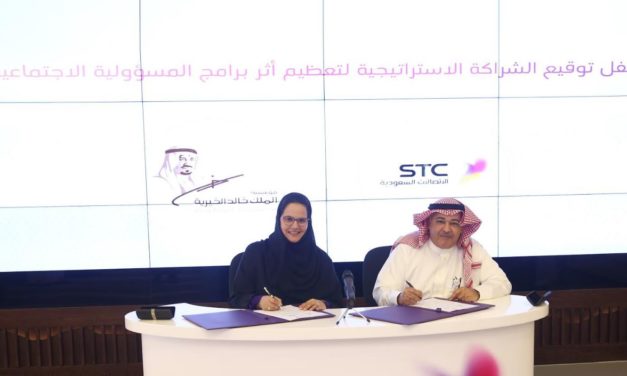 مؤسسة الملك خالد والاتصالات السعودية توقعان اتفاقية شراكة استراتيجية