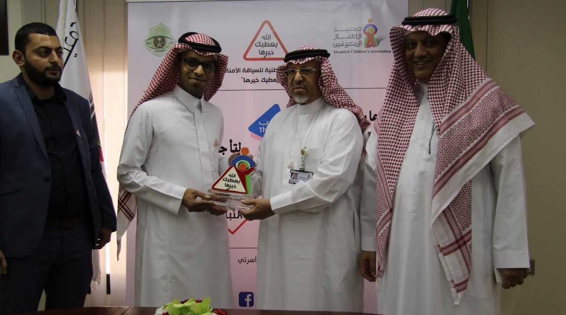 “الله يعطيك خيرها” توقع اتفاقية مع “ذيب” لتأجير السيارات لرعاية معرض”ركز بالطريق”