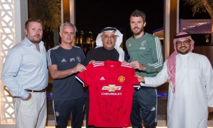 البياري يبحث تطوير الشراكة الاستراتيجية مع رئيس نادي مانشستر يونايتد