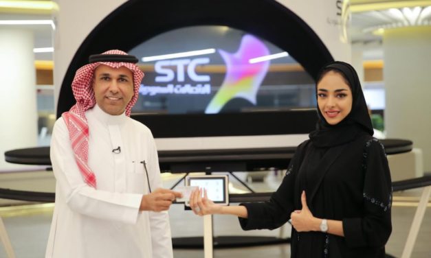 إيلاف الحازمي أول موظفة في STC تحصل على رخصة سعودية لقيادة السيارة
