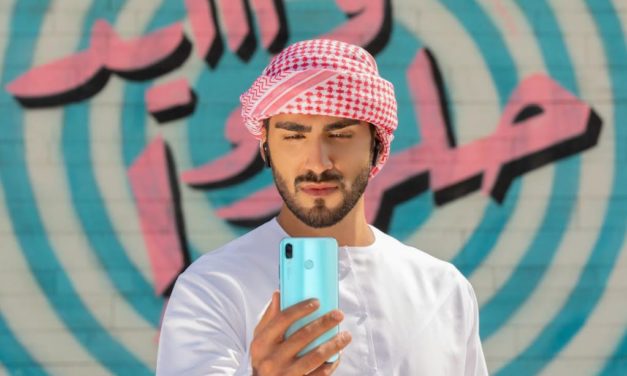 دارسة بحثية جديدة كشفت النقاب عن أن 51% من سكان المملكة العربية السعودية يلتقطون صور سيلفي يومياً