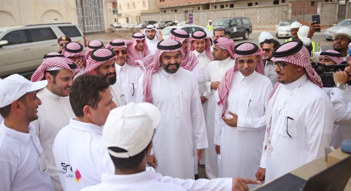 وزير الاتصالات يزور مشاريع STC لنشر الألياف الضوئية بالمدينة المنورة