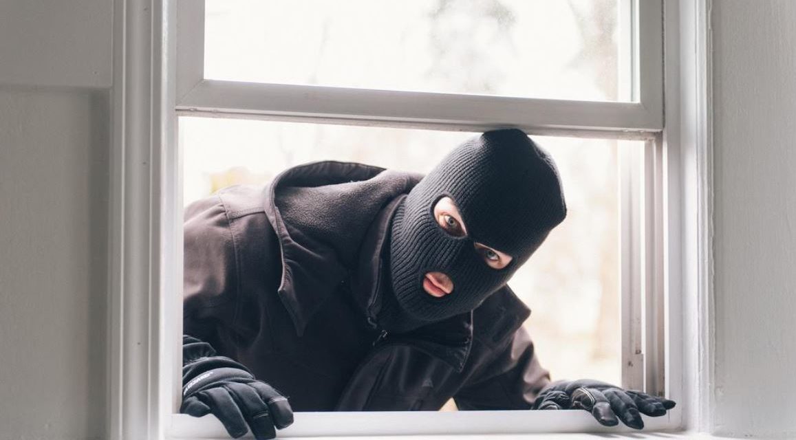 قائمة التحقق من أمن المنازل: ما يجب القيام به قبل الذهاب في إجازة