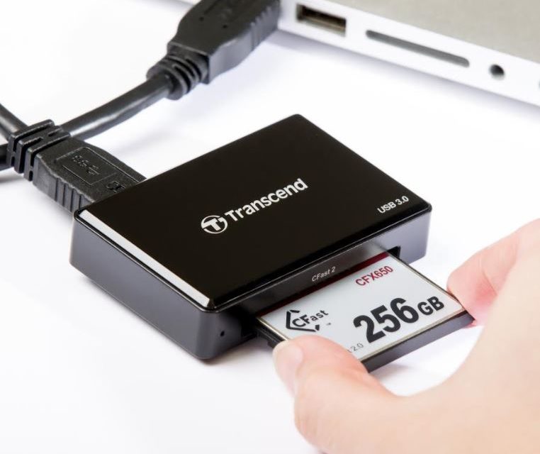 بطاقات تخزين من نوع (SSD) وقارئ لبطاقات الذاكرة فائقة السرعة لمحترفي التصوير من ترانسيند