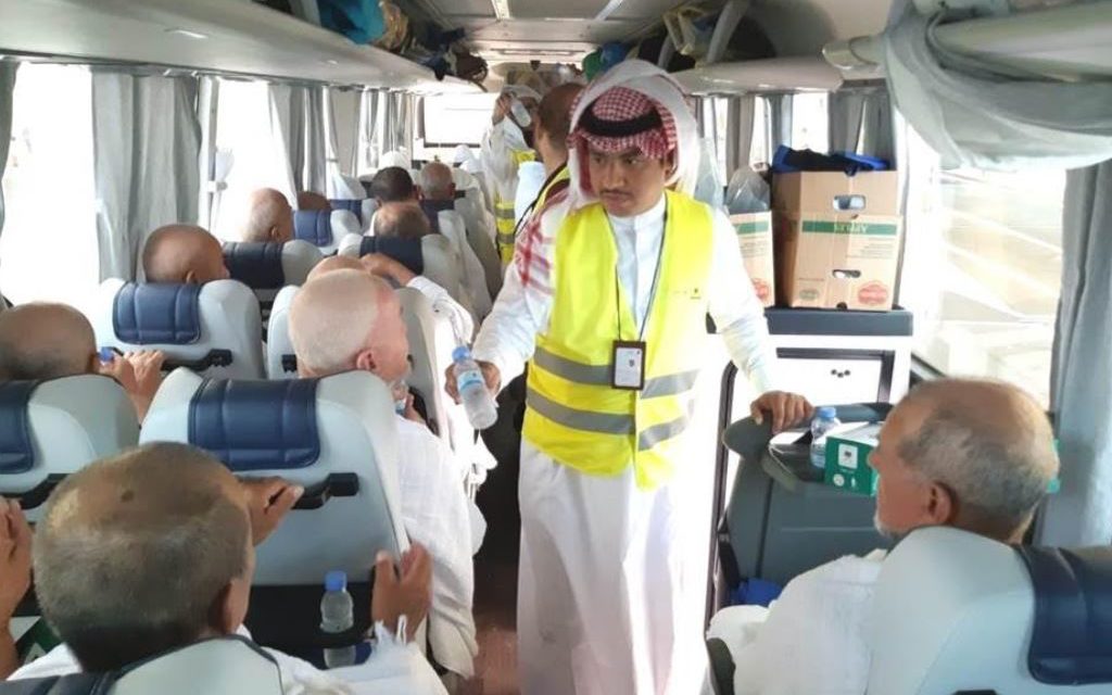 الاتصالات السعودية تستقبل ضيوف الرحمن بسقيا زمزم ووجبات الضيافة