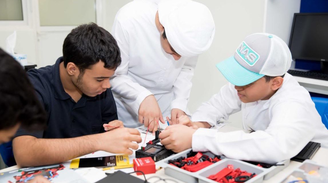 مؤسسة حمدان بن راشد آل مكتوم للأداء التعليمي المتميز تختتم برنامج المخيمات الصيفية 2018