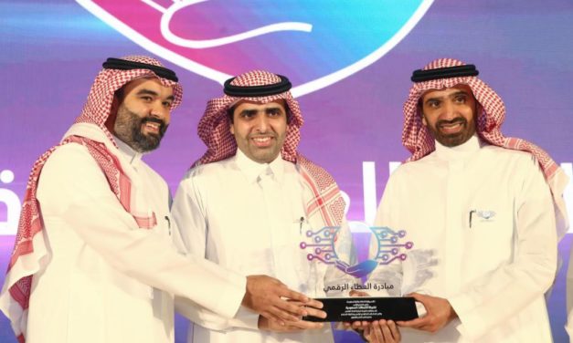 وزير الاتصالات يكرم STC لدعمها مبادرة “العطاء الرقمي”