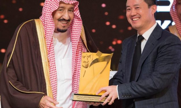 خادم الحرمين الشريفين الملك سلمان بن عبد العزيز يكرّم “هواوي” بالمركز الأول لجائزة الملك خالد للتنافسية المسؤولة