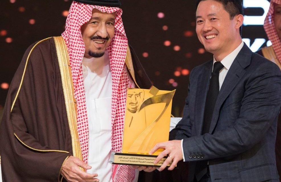خادم الحرمين الشريفين الملك سلمان بن عبد العزيز يكرّم “هواوي” بالمركز الأول لجائزة الملك خالد للتنافسية المسؤولة