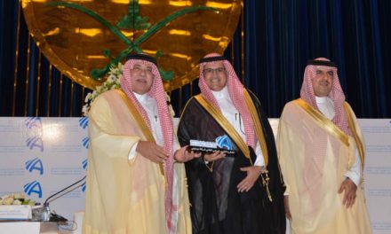 معالي وزير التجارة والاستثمار يكرم موبايلي لرعايتها التقنية لمؤتمر المراجعة الداخلية