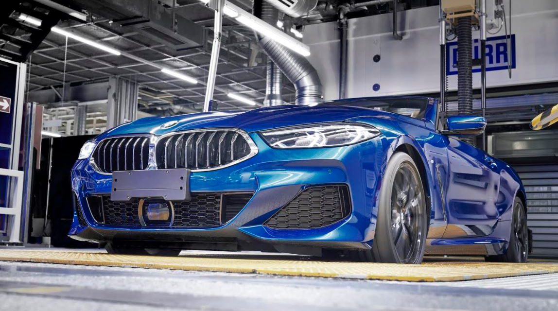 بدء الإنتاج في معمل دينغولفينغ: طرح أول سيارة BMW الفئة الثامنة المكشوفة