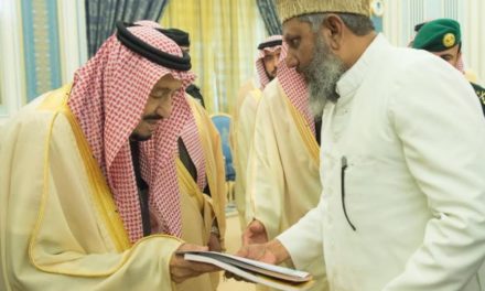 خادم الحرمين الشريفين يستقبل ضيوف المهرجان الوطني للتراث والثقافة