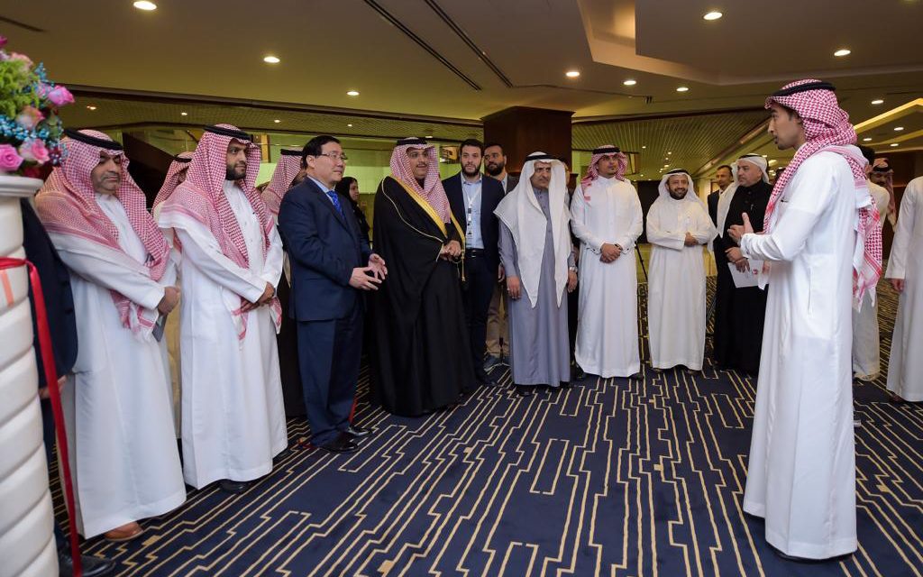 هواوي تطلق ملتقى التوظيف لشركة هواوي وشركائها في غرفة الرياض وتدشن برنامج خطوة