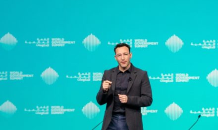 الخبير العالمي سيمون سينك: دولة الإمارات مصنع للخبرات العالمية وفنون القيادة