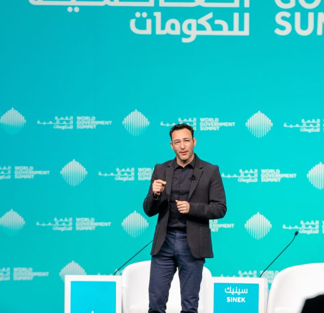 الخبير العالمي سيمون سينك: دولة الإمارات مصنع للخبرات العالمية وفنون القيادة