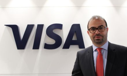 Visa تتيح خدمة Apple Pay لـحاملي بطاقاتها