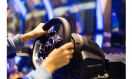 يسرّ Thrustmaster®، إحدى رواد العالم في مجال ملحقات ألعاب فيديو محاكاة السباقات والطيران، أن تأكد وجودها في منطقة الشرق الأوسط