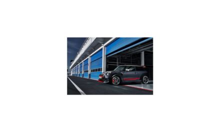 مزايا ديناميكية عالية وطابع رياضي ضمن تصميم سيارة MINI John Cooper Works GP‏