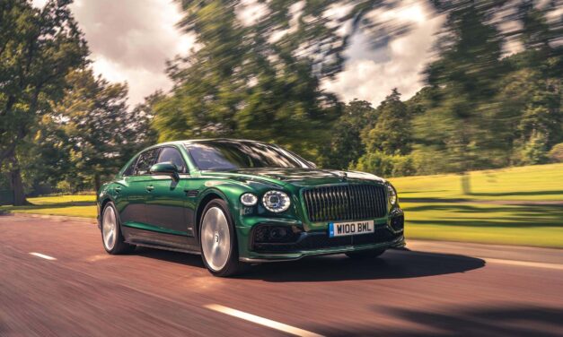 Flying Spur بالتفصيل: انعكاس قِيَم Bentley التفصيلية عبر الشاشة