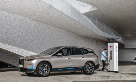 طراز BMW iX الأول على الإطلاق
