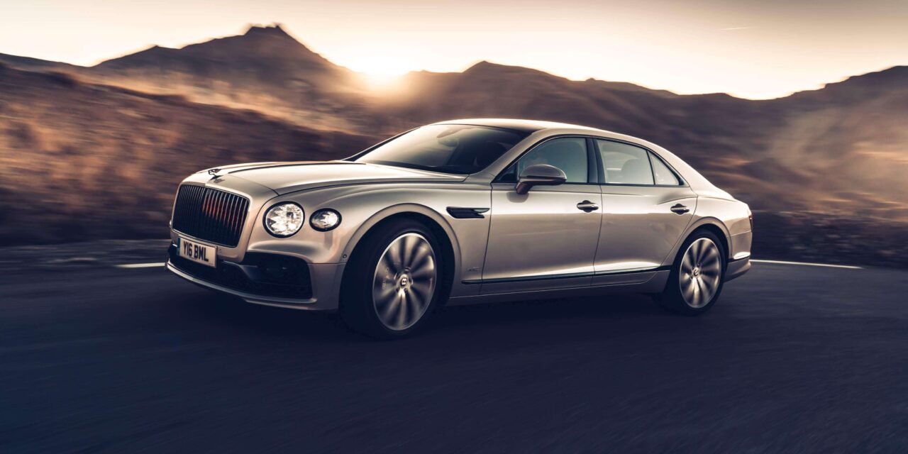 Bentley Flying Spur الجديدة كلّياً تتألّق عبر ألواح خشبية ثلاثية الأبعاد هي الأولى من نوعها في العالم