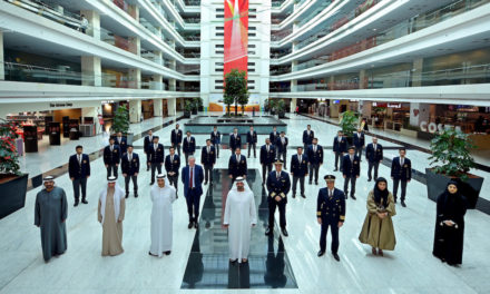 أكاديمية الإمارات لتدريب الطيارين تحتفل بتخريج أول فوج من طلبتها