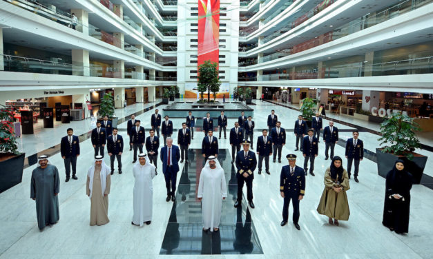 أكاديمية الإمارات لتدريب الطيارين تحتفل بتخريج أول فوج من طلبتها