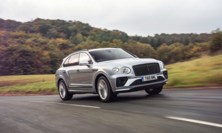 Bentayga V8 تكسب لقب أكثر SUV فخامة للعام