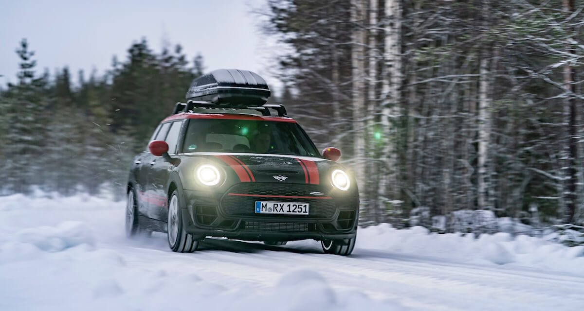 “زلاجة ثلج” بمحرك تبلغ قدرته 306 حصان: جولة في أرجاء لابلاند على متن MINI John Cooper Works Clubman