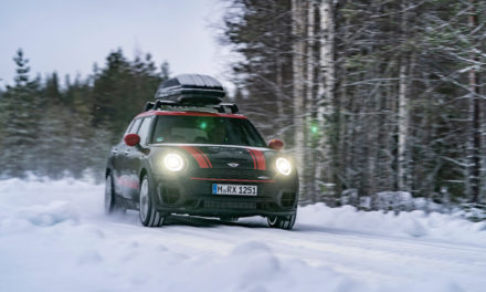 “زلاجة ثلج” بمحرك تبلغ قدرته 306 حصان: جولة في أرجاء لابلاند على متن MINI John Cooper Works Clubman