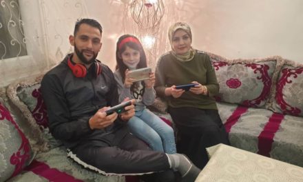 أسرة جزائرية تشارك تجربتها المميزة مع فري فاير