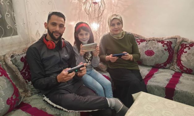 أسرة جزائرية تشارك تجربتها المميزة مع فري فاير