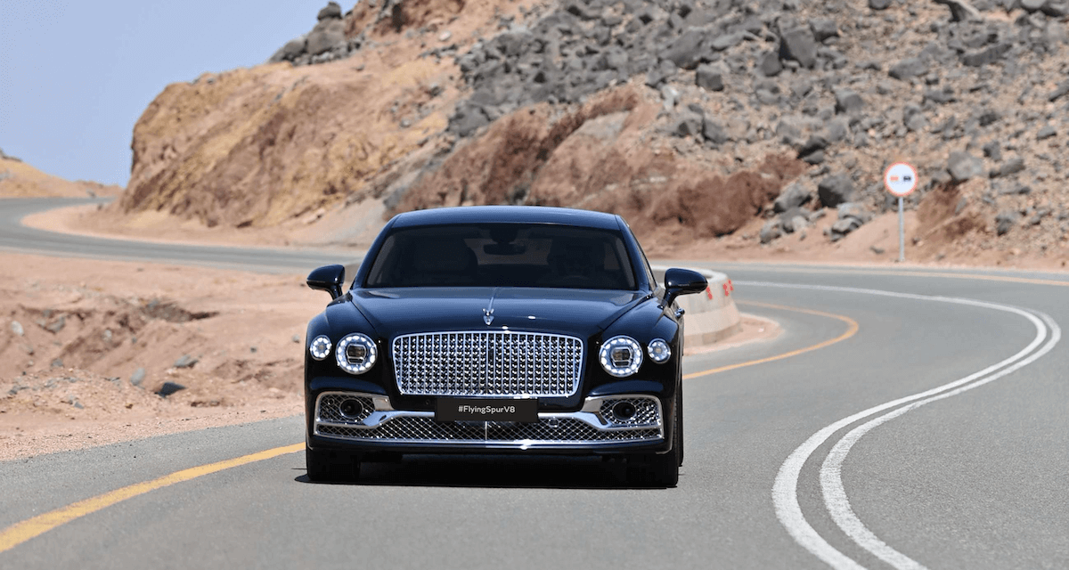Flying Spur تنطلق بقوّة مع محرّك V8 الجبّار في المملكة العربية السعودية