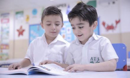 مدارس عبد العزيز العالمية تواصل تقديم حلول التعليم الإلكترونية بجودة عالية